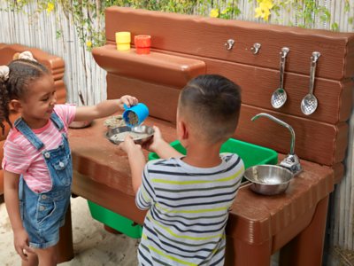 Pump&nbsp;& Play Mud Kitchen