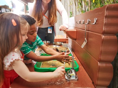 Pump&nbsp;& Play Mud Kitchen
